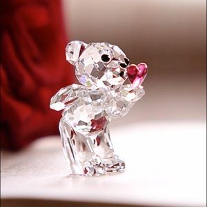 Swarovski figurine Bear blowing kisses